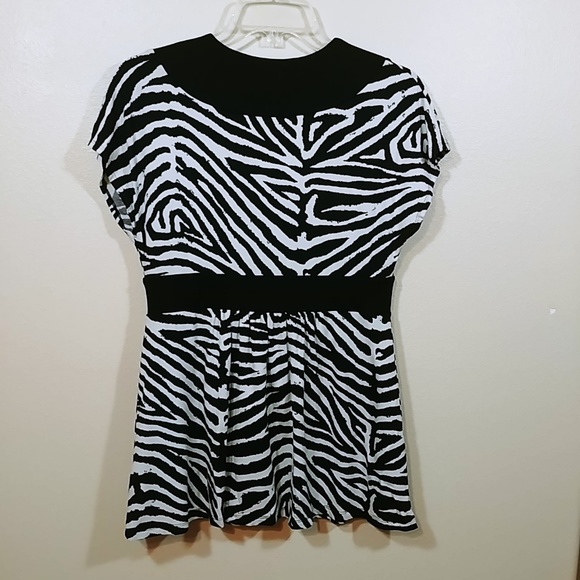Michael Kors  Black & White Top Cap Sleeve sz. SP - Picture 4 of 7